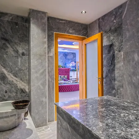 Vinkam Hotel 4*